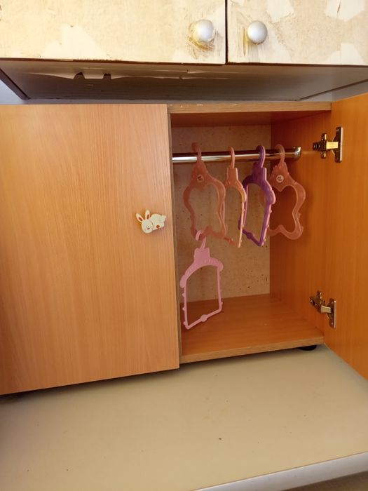 Шкафчик в кукольный уголок.