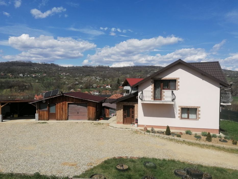 Casa de vanzare cu teren