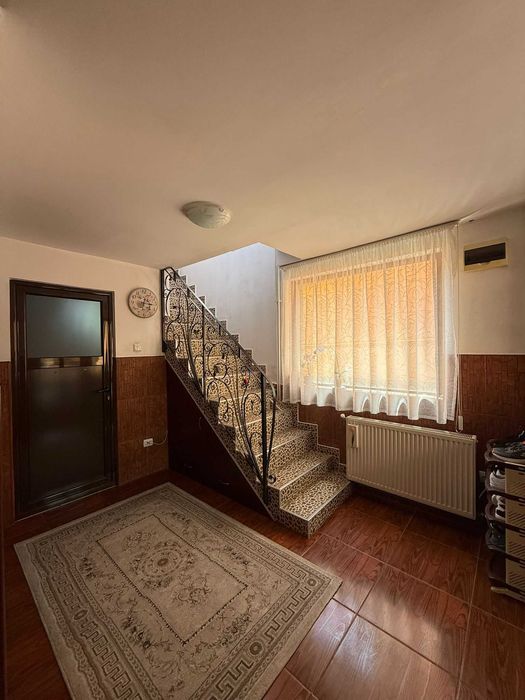 DE VÂNZARE Casă S+P+E cu intrare și curte proprie, Păulești, Prahova