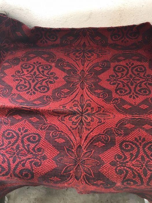 Вълнена тъкана постелка