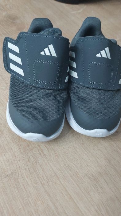 Adidasi fetite  nr.22- 65 lei