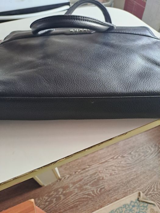 Коженный гучидың сумкасы нотбукке сатылады