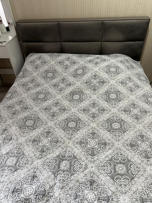 Продам кровать с матрасом