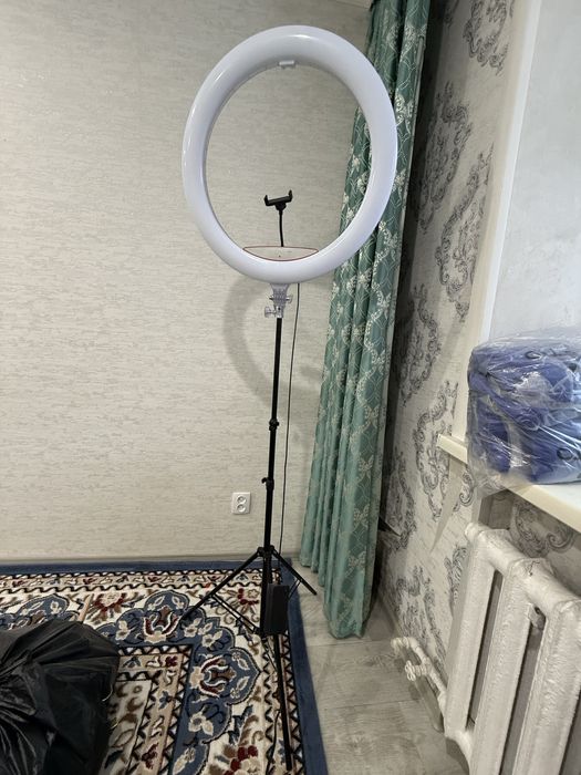 ЛАМПА Продаётся лампа.