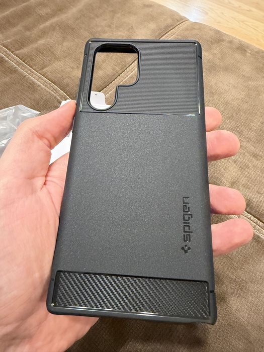 Кейс Spigen Rugged Armor за Samsung Galaxy S22 Ultra