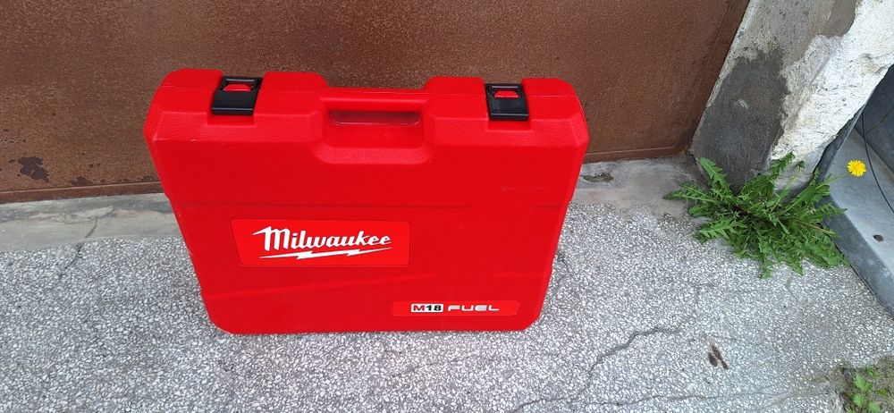 Куфар milwaukee.