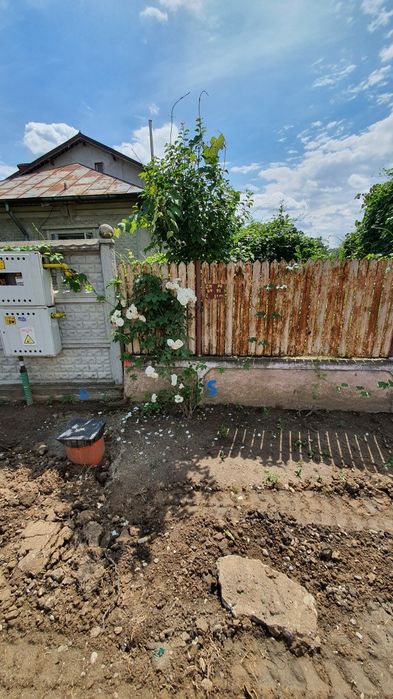 De vânzare teren 6378 mp cu casă bătrânească, gaze, apă și canalizare la poartă, Brăteștii de Jos   39.999  negociabil.