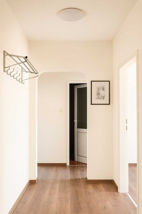 Дава се под наем Четиристаен апартамент в София, Младост 2 - 110 кв.м за 664 € - Снимка #2