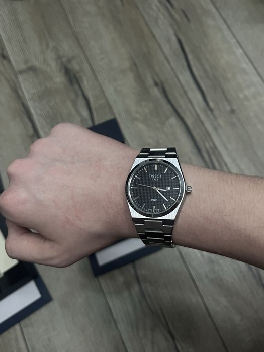 часы в стиле PRX