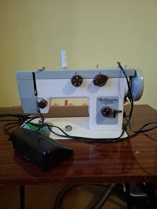 Швейная машинка Чайка
