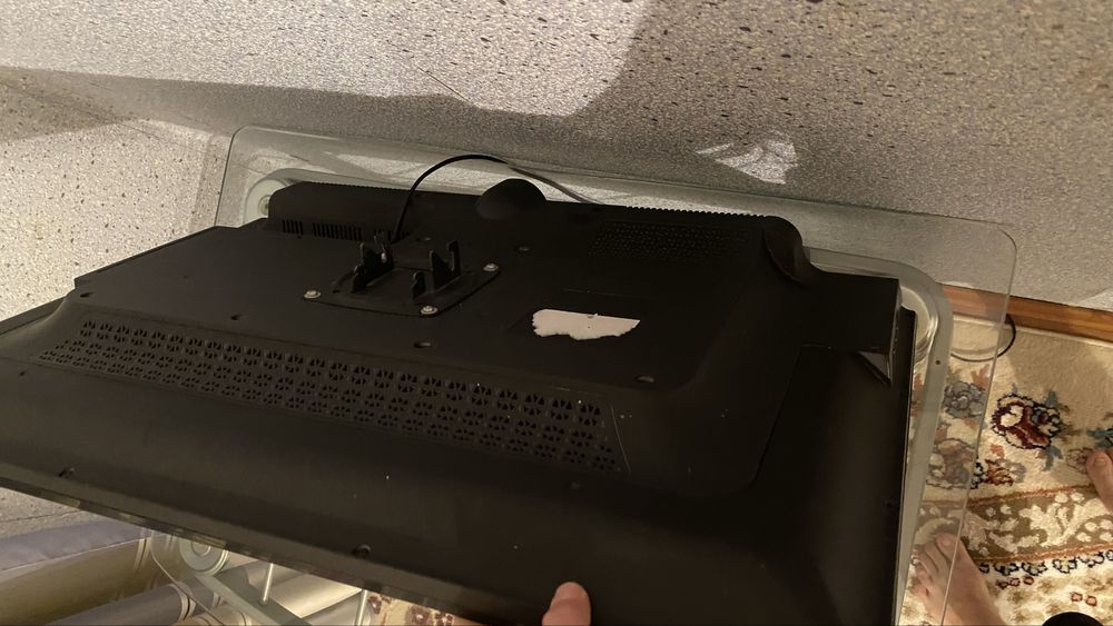 Телевизор TCL  продаю