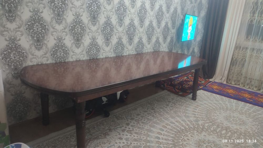 Стол для гостей…