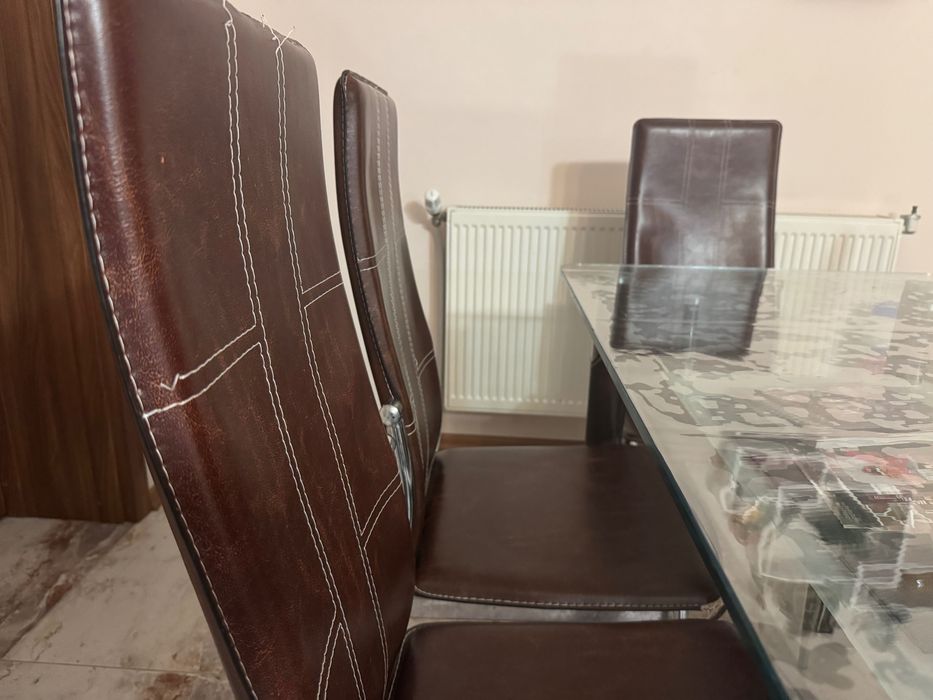 Комплект столове за трапезна маса