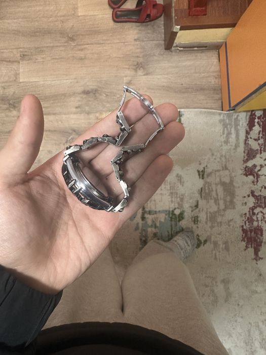 Продам черные часы Alabaster