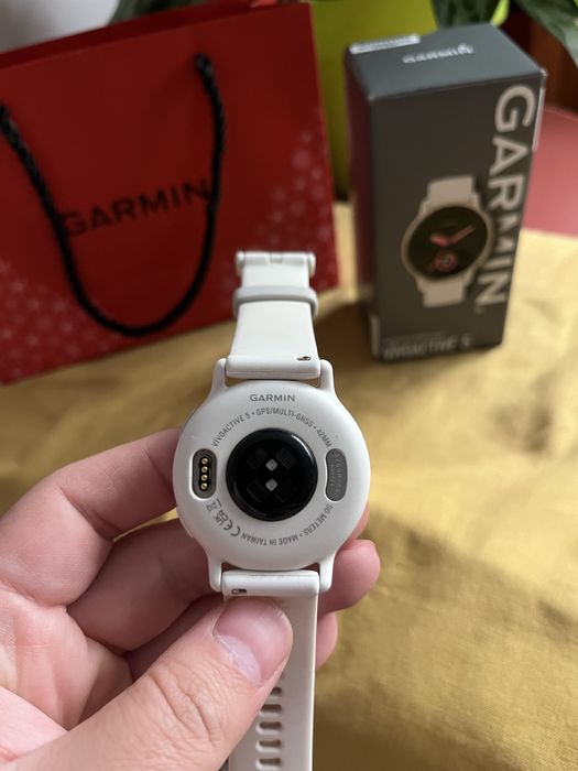Часы Garmin vivoactive 5