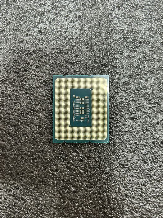Процессор Intel Core i3 12100f