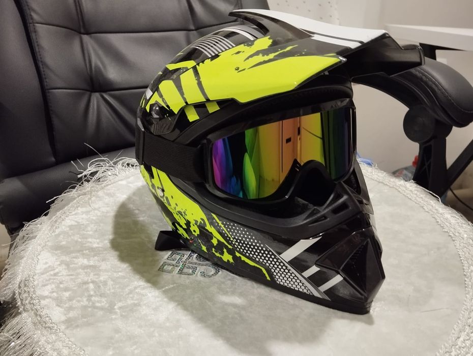 Продам мотошлем!