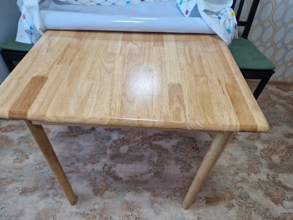 Продам стол обеденный