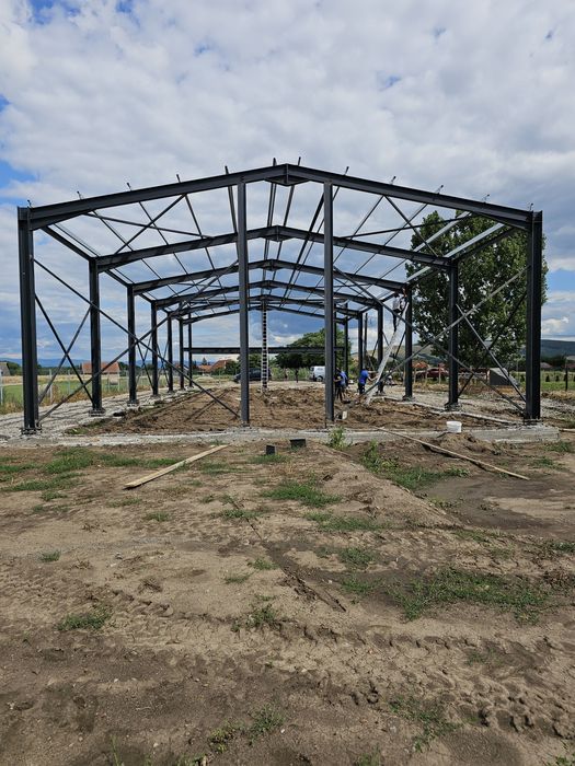 Vând structura metalica