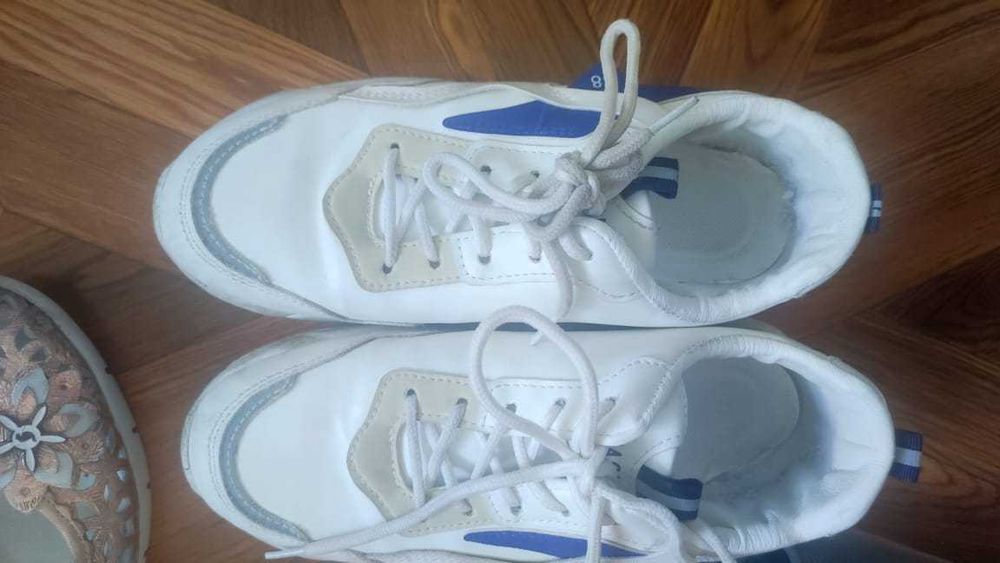 Коньки, сапоги, туфли, сандалии