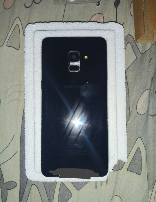 Samsung A8+ 2018 4/32 + 64 Micro-SD + Проводные наушники.