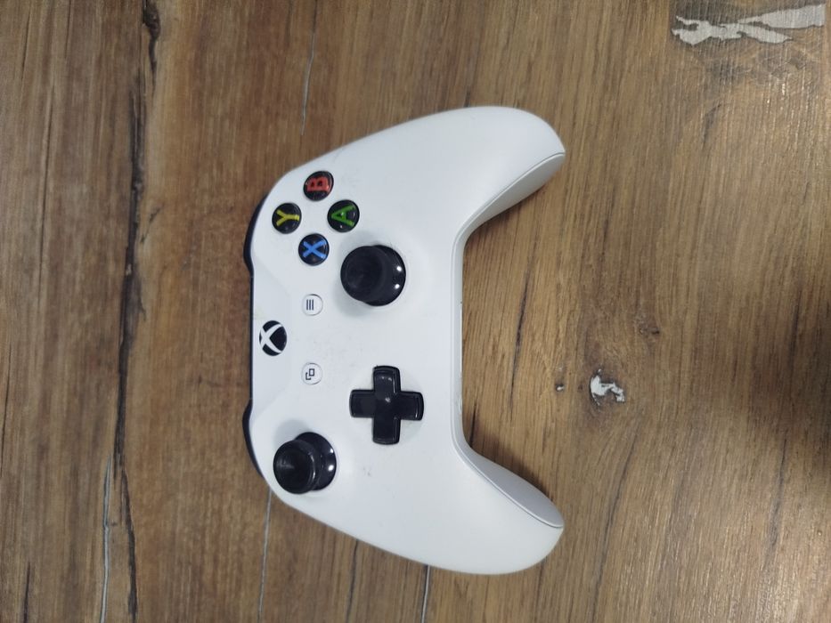 Xbox one s с един джойстик