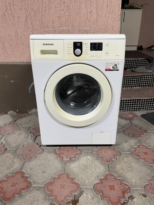 Стиральня машина в хорошем состояние