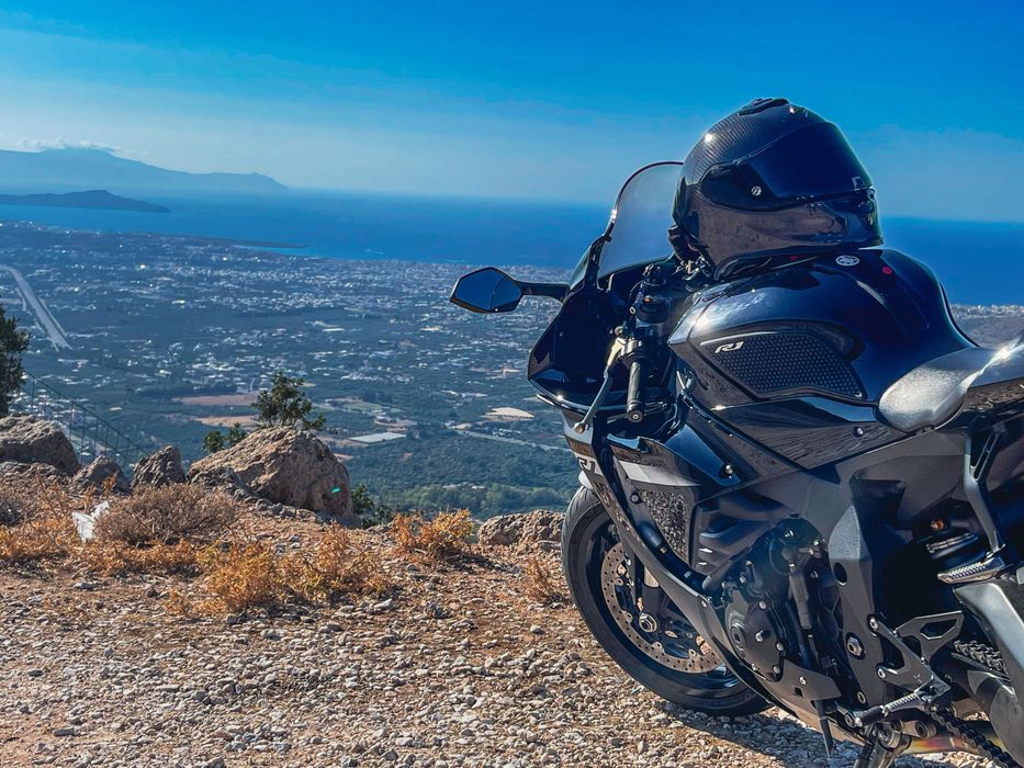 Yamaha R1 2024 – Primul proprietar, în garanție, 3 chei