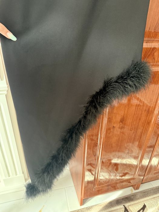 Rochie neagra cu o maneca lasata