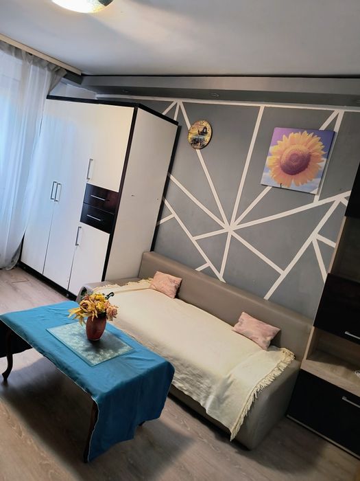 Închiriez garsonieră unui bărbat/băiat zona CET