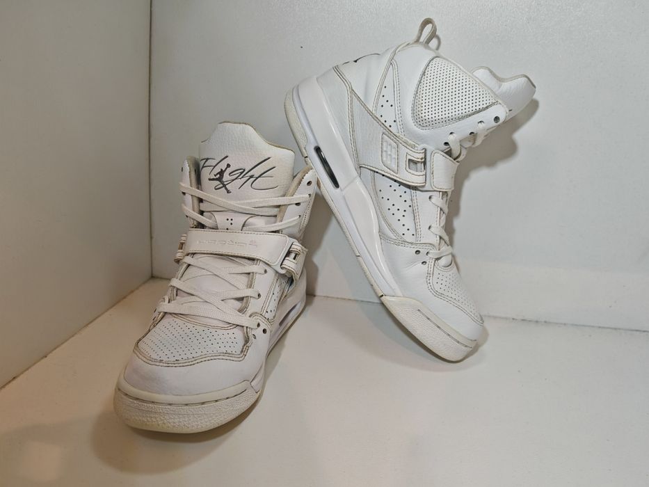 Продавам маратонки Nike Jordan Flight  в много добро състояние.