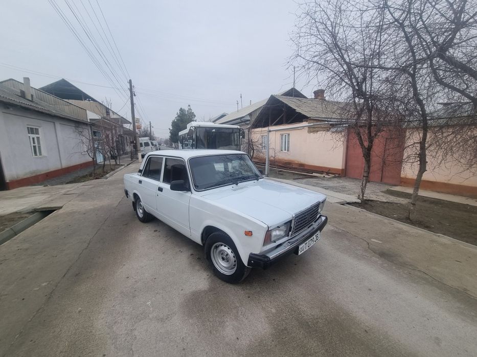 Vaz 2107 sotiladi