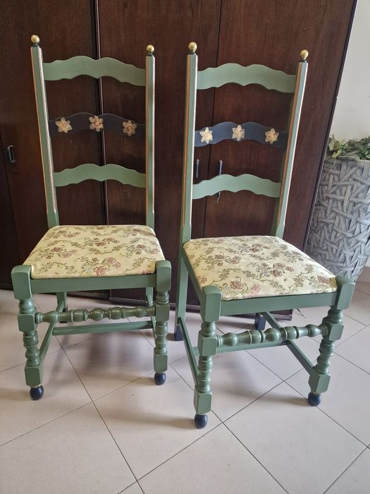 Set 2 scaune vintage recondiționate deosebite