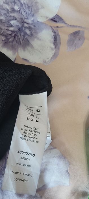 Sarafan negru,cu aplicatie de pietre