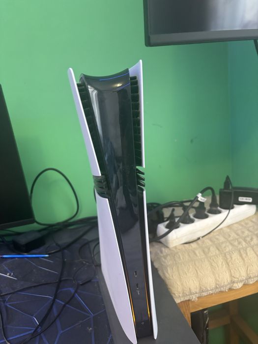 Продавам playstation 5 pro 2 tb