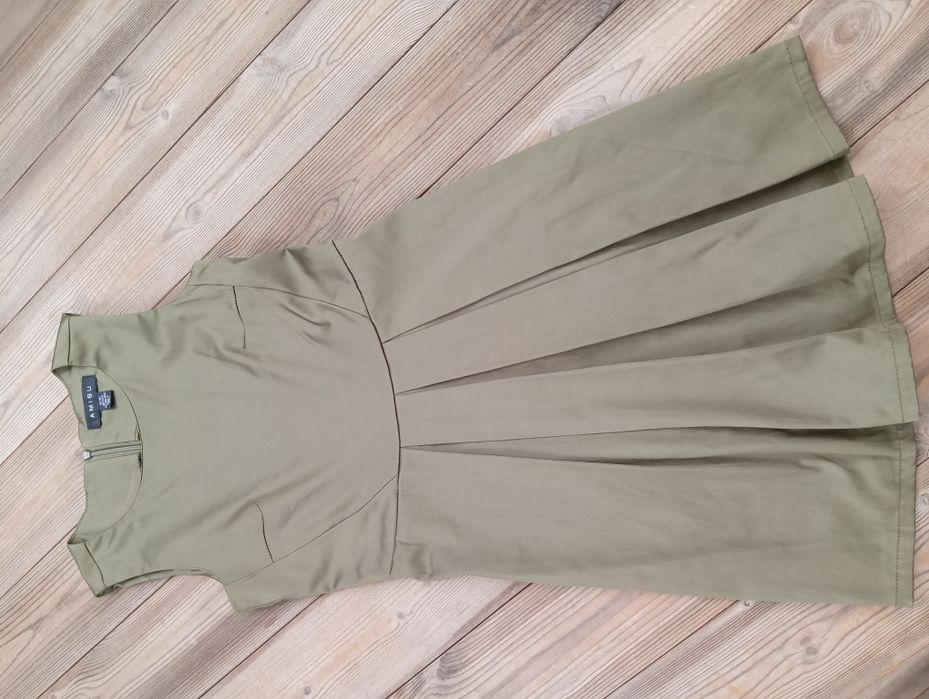 Платье хаки цвета