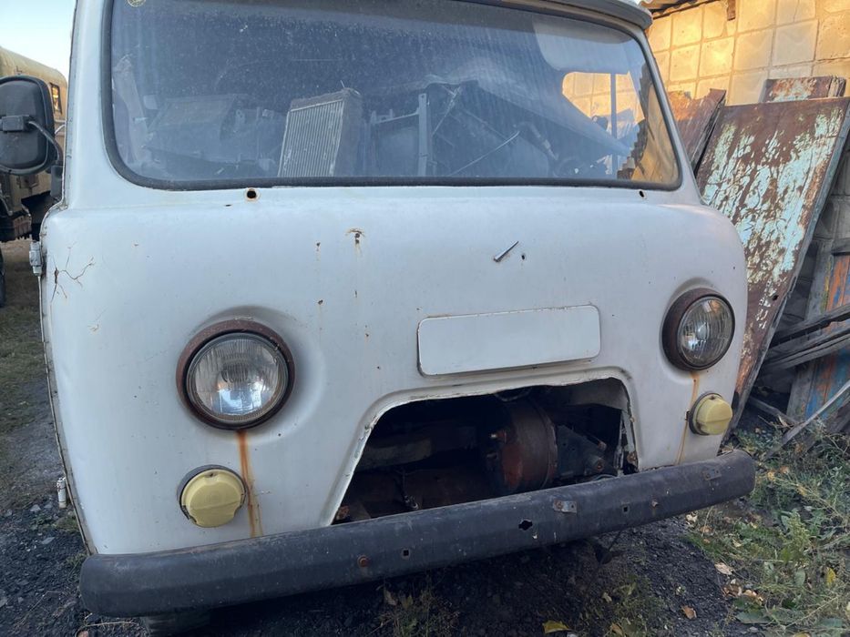 Продам УАЗ “Буханка” (аварийная, без двигателя)