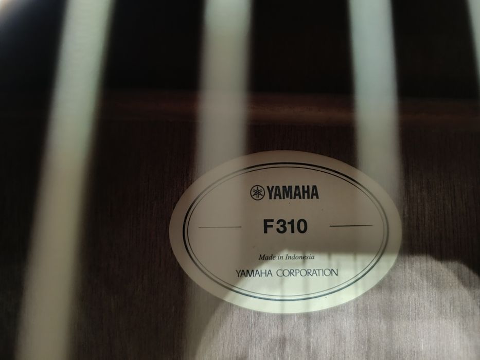 Yamaha F310. Гитара, стойка, чехол.