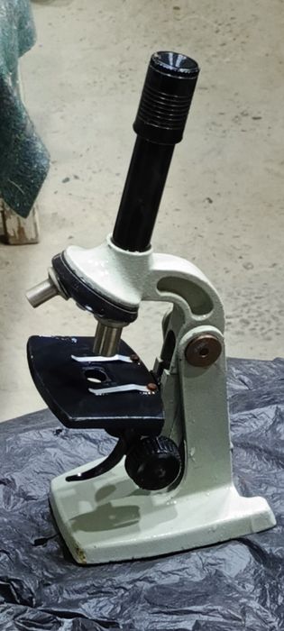 Mikroskop tezda sotiladi