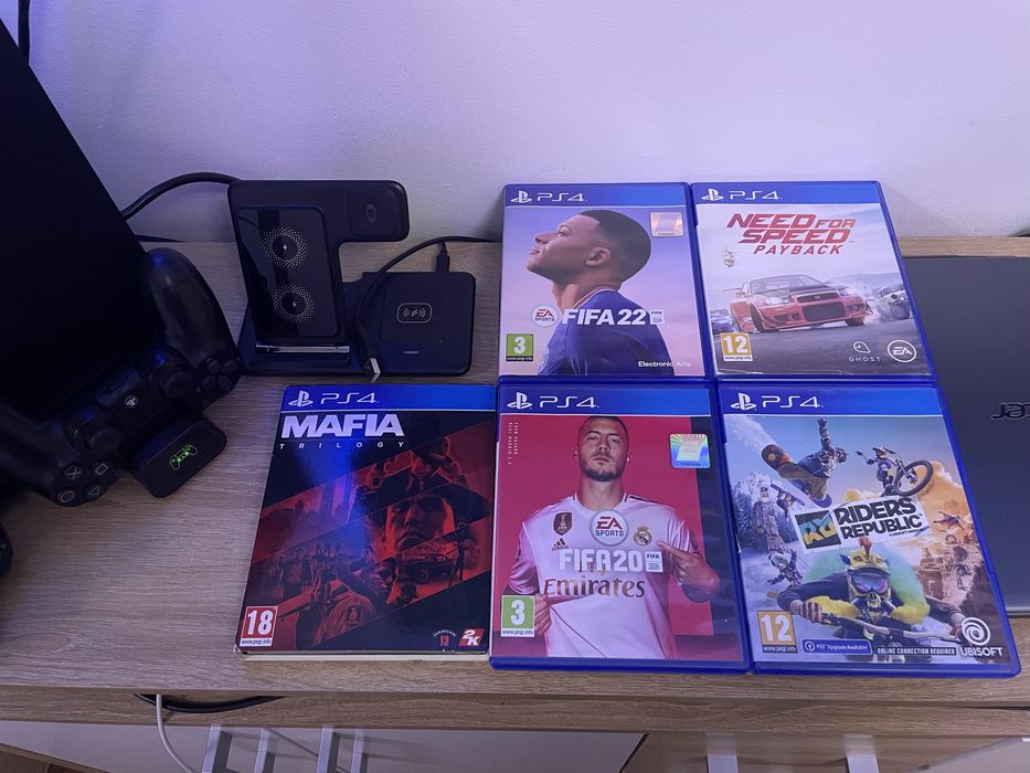 PlayStation4 Pro със станция и 11 игри