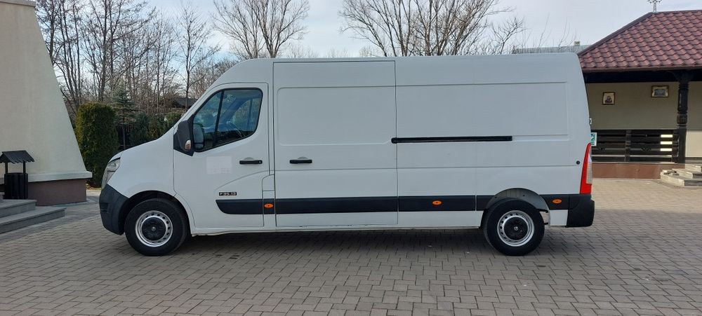 Nissan V 400 din 2013 motor 2.3 diesel Volan pe dreapta Anglia