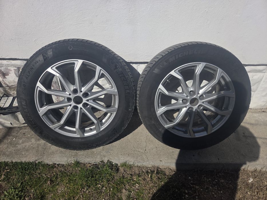 Jante BMW R18 5x112 ET30 – Set complet cu anvelope, echipate cu anvelope Michelin, în stare bună.
Specificații:
Dime