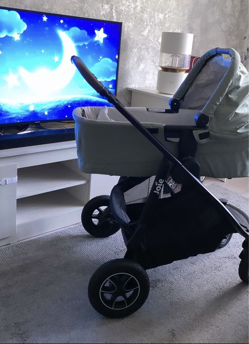 Продам коляску Joie