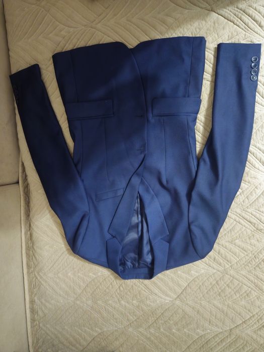 Продам школьный костюм