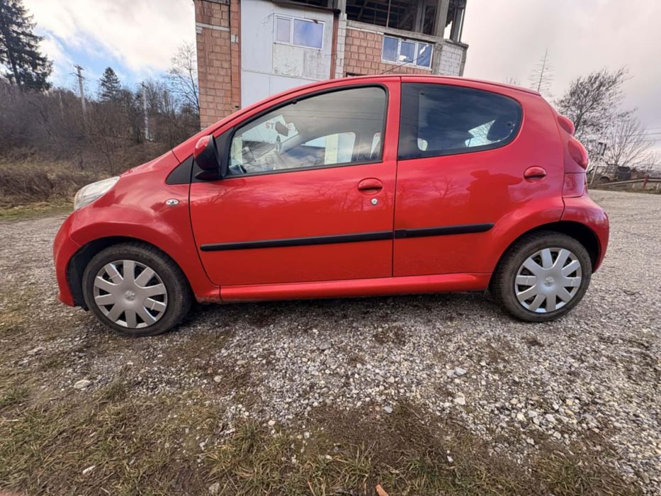 Vând Peugeot 107