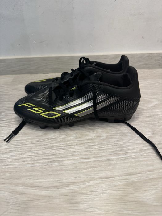Продовам бутонки адидас f50