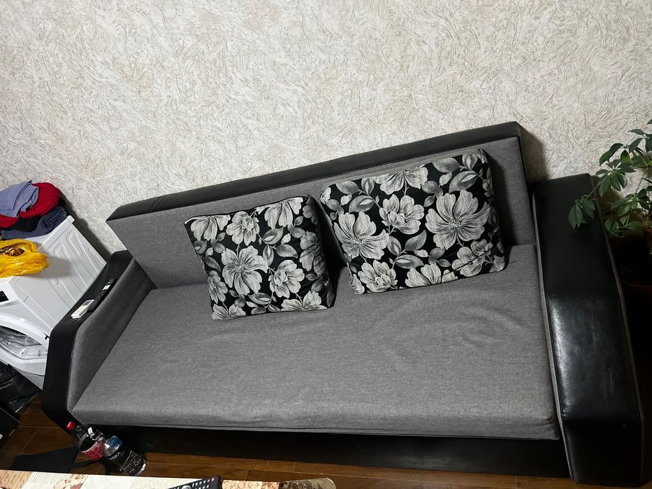 Диван с функция сън, 230 см на 85 см, 120 евро