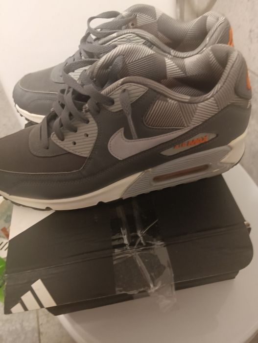 Adidași Originali Nike Air Max mărimea 44 in stare foarte bună.