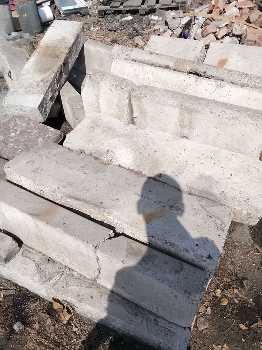 Бетонные бардюры.