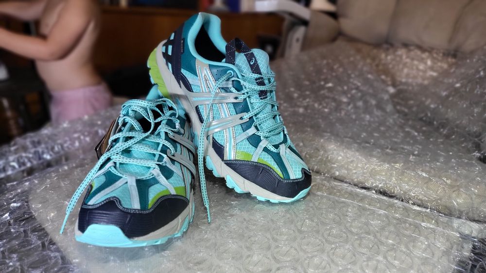 Чисто нови туристически маратонки Asics Gore-Tex 44.5